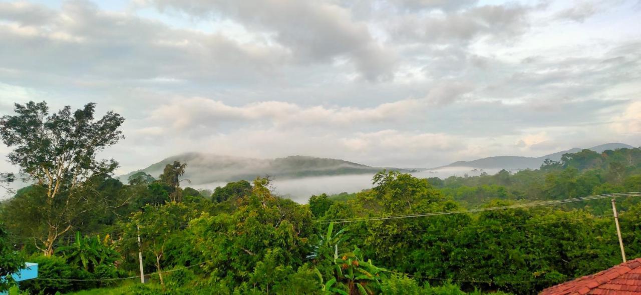 Appartamento Empra Exotica Madikeri Esterno foto